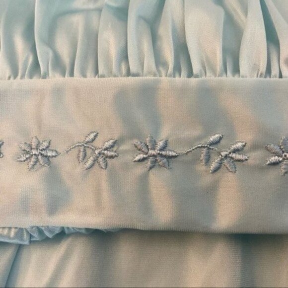 VINTAGE NWT Bernette New York Blue Lingerie Embroidered Nylon Night Gown Large - Picture 4 of 8
